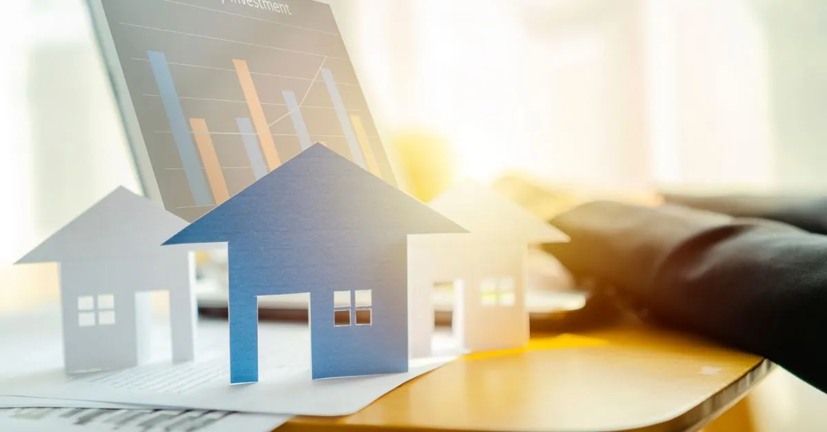 real estate crowdfunding, Fundrise review, passive income real estate, eREIT investing, Yieldstreet, RealtyMogul, accredited investor, alternative investments, online real estate, fractional property investing, digital landlord, real estate diversification